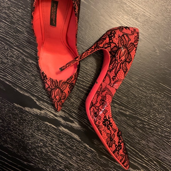 Dolce&Gabbana - Coral with Black Lace Pumps - Picture 3 of 3